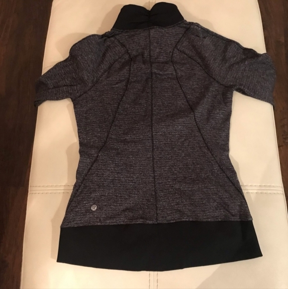 EUC! Lululemon black/gray jacket - Picture 4 of 5